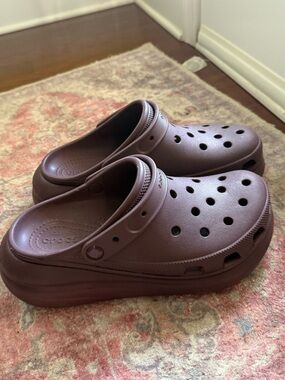 Crocs Classic Crush Clog Dark Cherry Unisex Platform Slip-On w11 m9